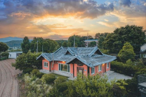 Chuncheon Viandante Dokchaehanok